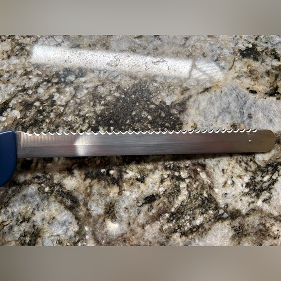 Black & Decker Electric Bread and Multi-Knife Carver EK700 - Picture 3 of 6